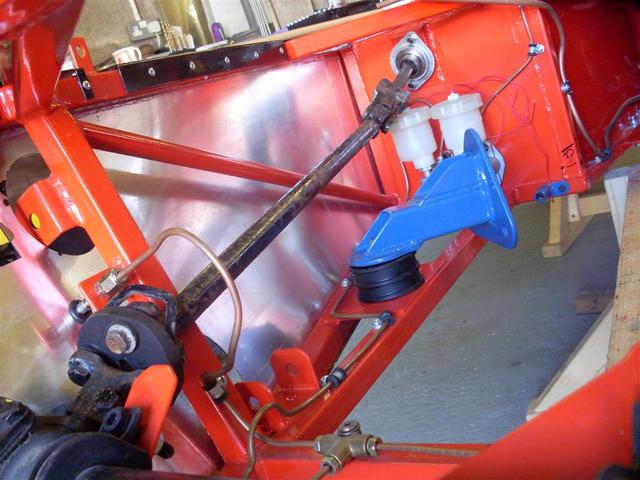 steering column linkage - showing rhs engine mount